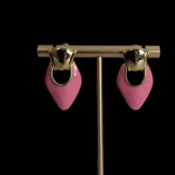 Vintage 80s Pink Enamel Goldtone Setting Door Knocker Earrings - Picture 4 of 7